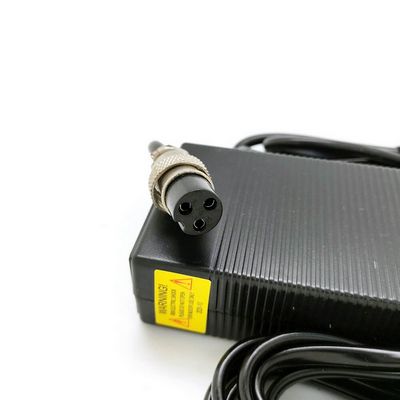 Punjač Li-ion 42V 2A, okrugli 3-pinski konektor, za električni romobil         1631