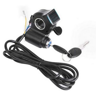 Indikator baterije s bravom i ključem i akceleratorom na palac                 